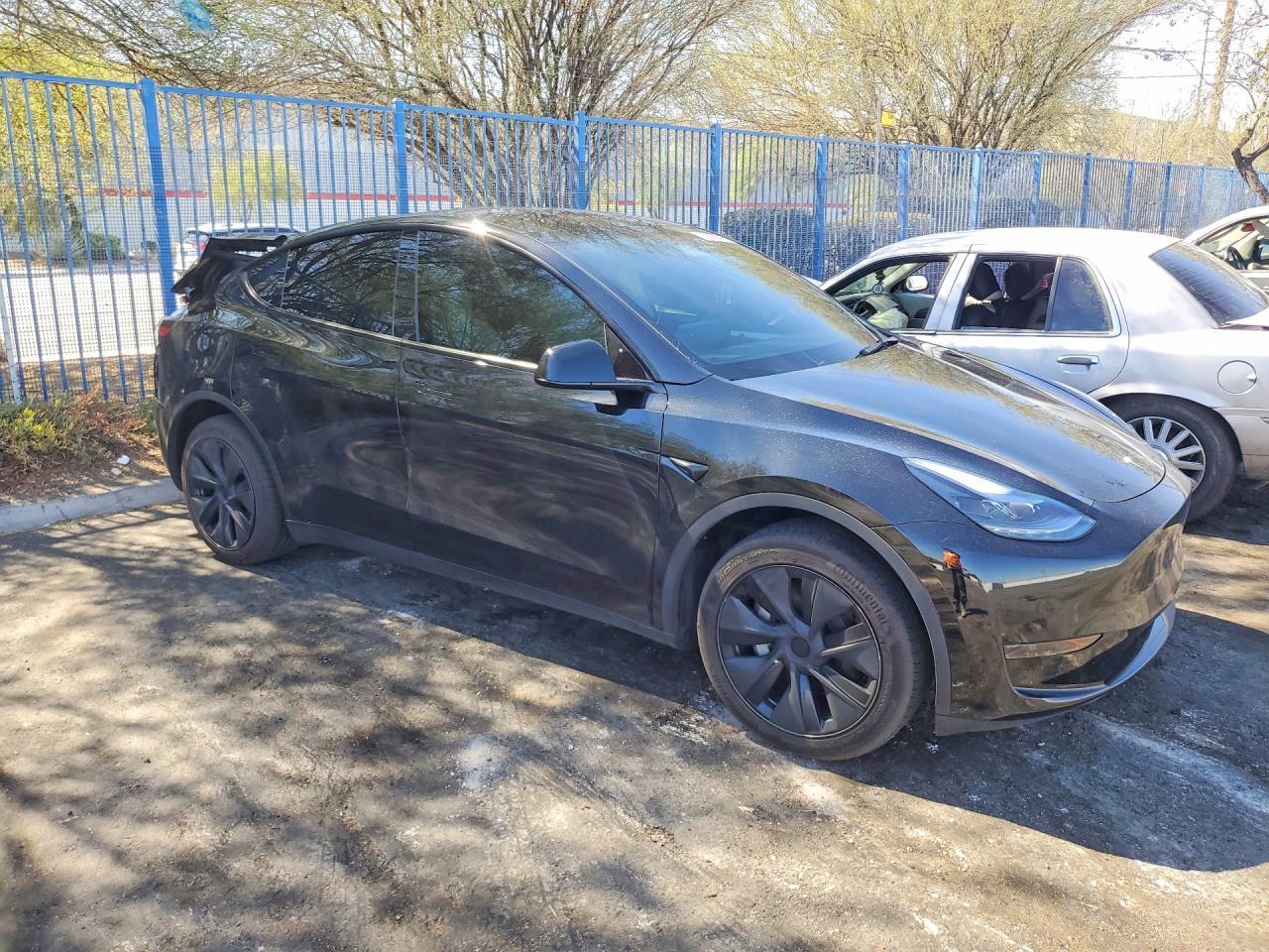 2025 Tesla Model Y - zdjęcie 4