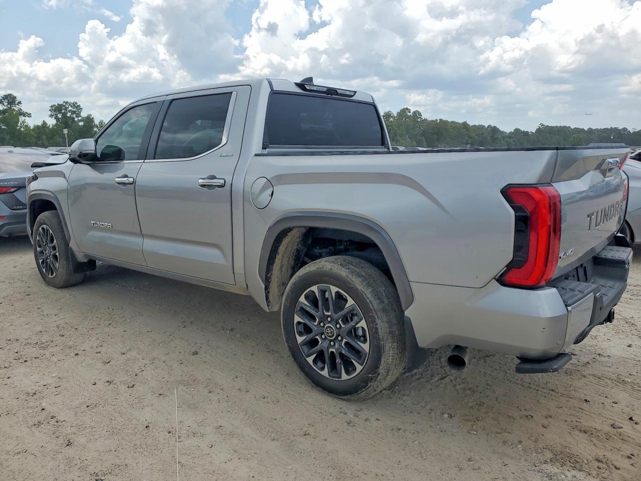 2024 Toyota Tundra Crewmax Limited - zdjęcie 2
