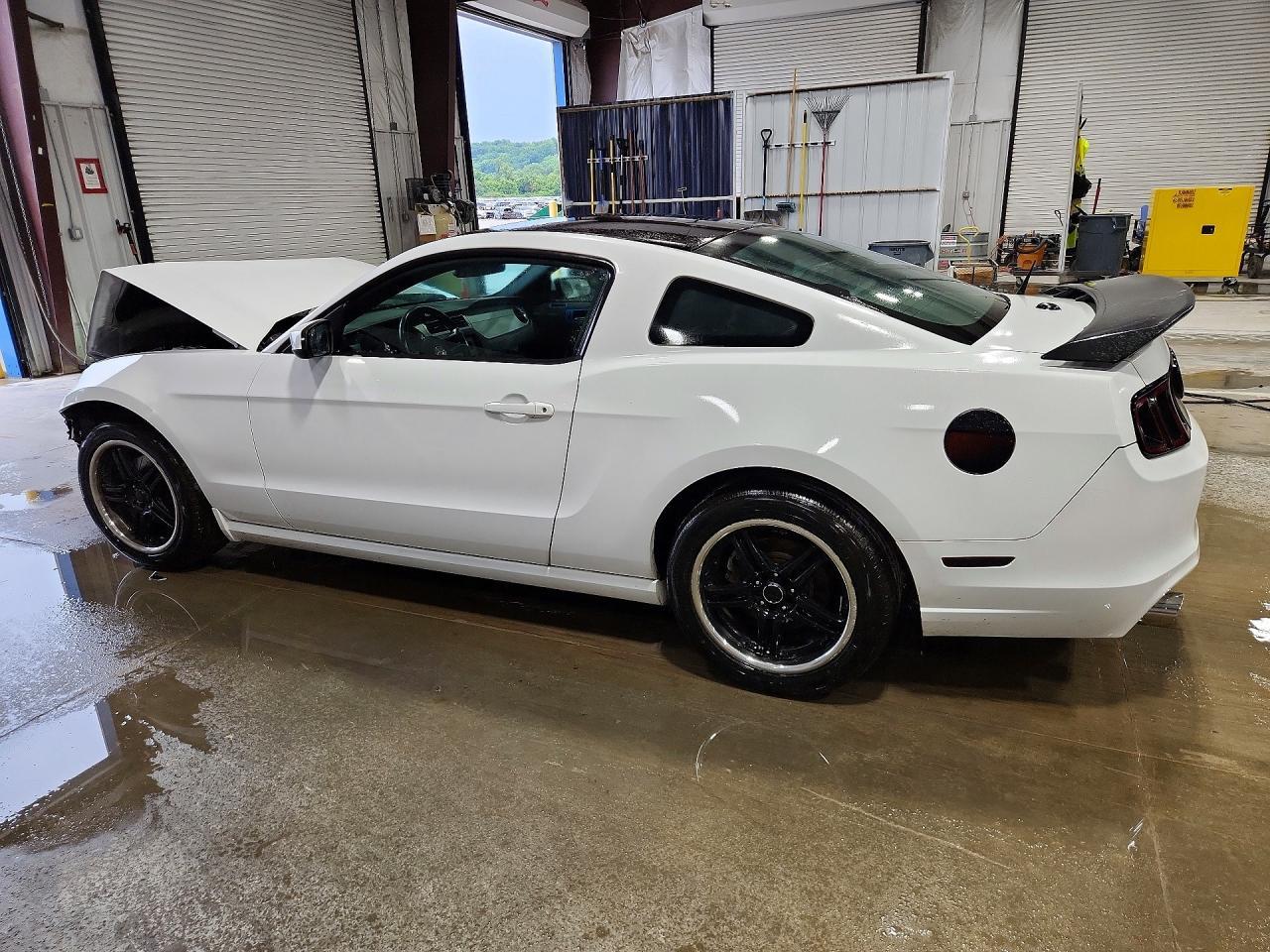 2014 Ford Mustang - zdjęcie 2