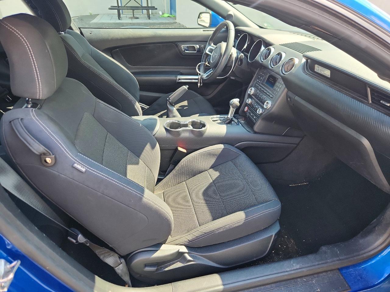 2017 Ford Mustang - zdjęcie 8