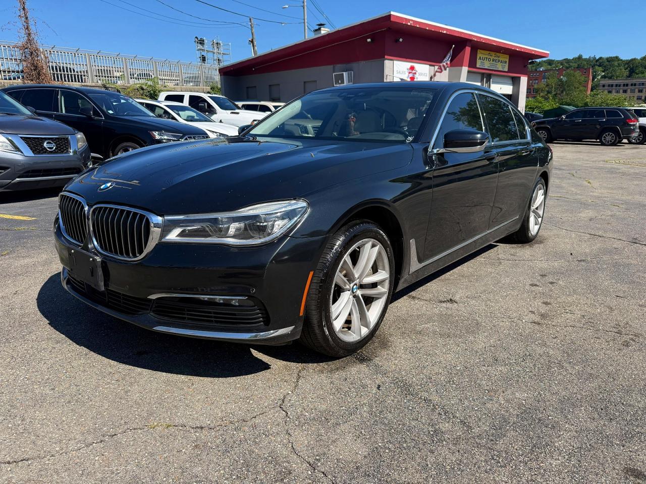 2018 BMW 750 Xi - zdjęcie główne