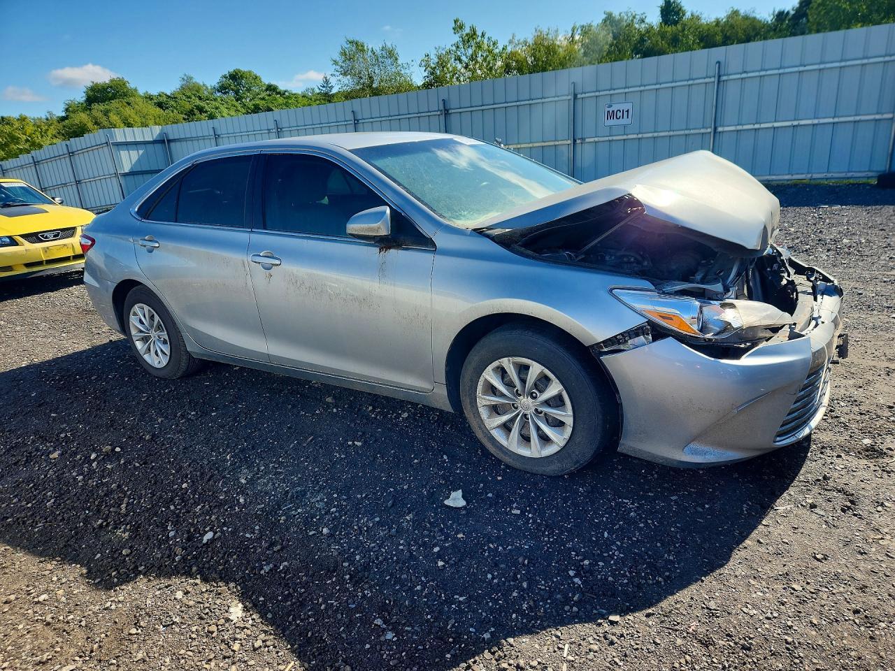 2016 Toyota Camry Le - zdjęcie 4