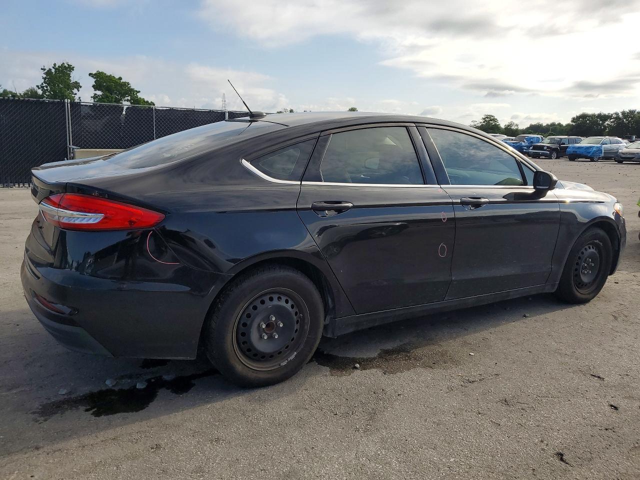 2019 Ford Fusion S - zdjęcie 3