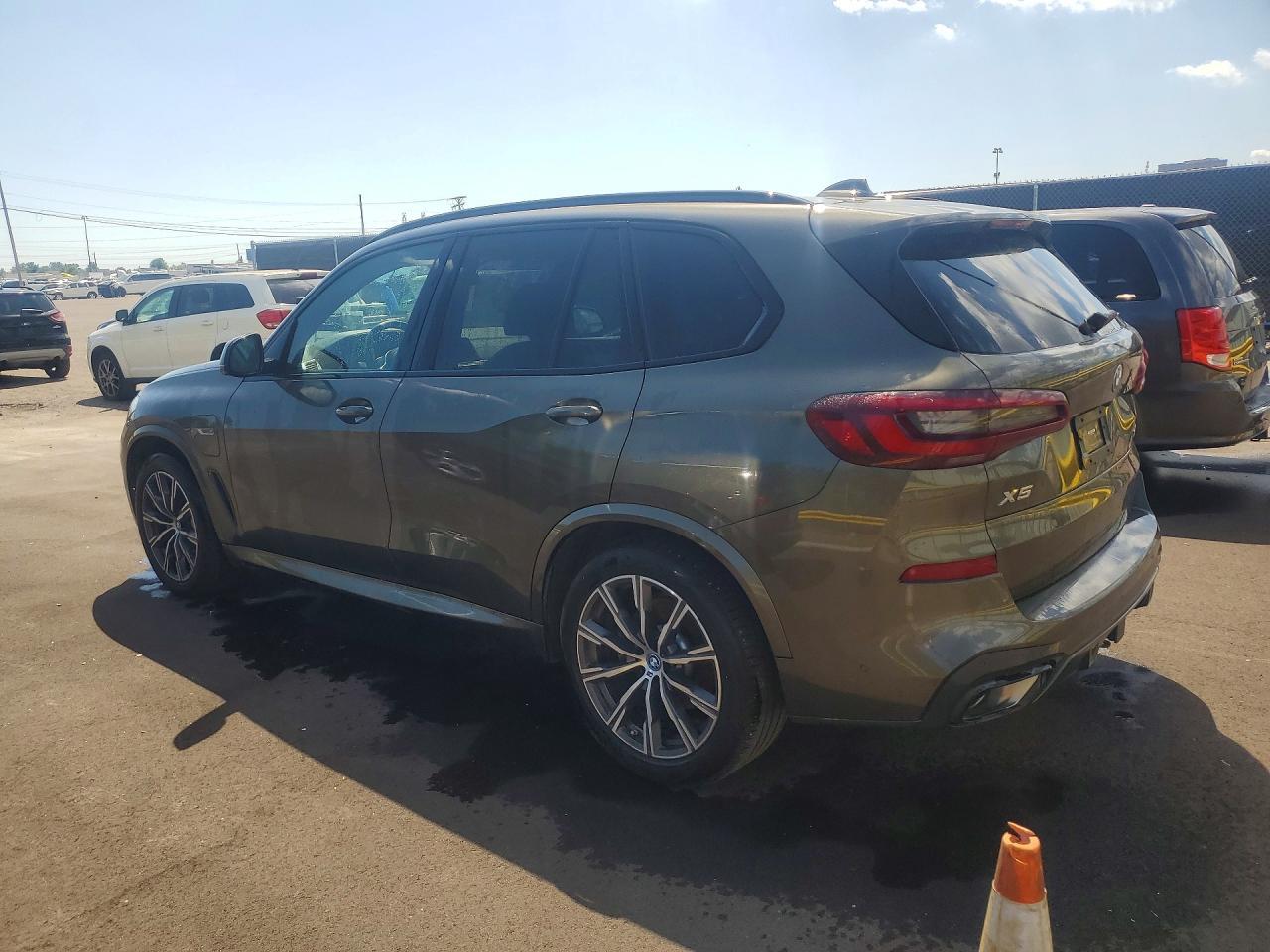 2023 BMW X5 xDrive45E - zdjęcie 2