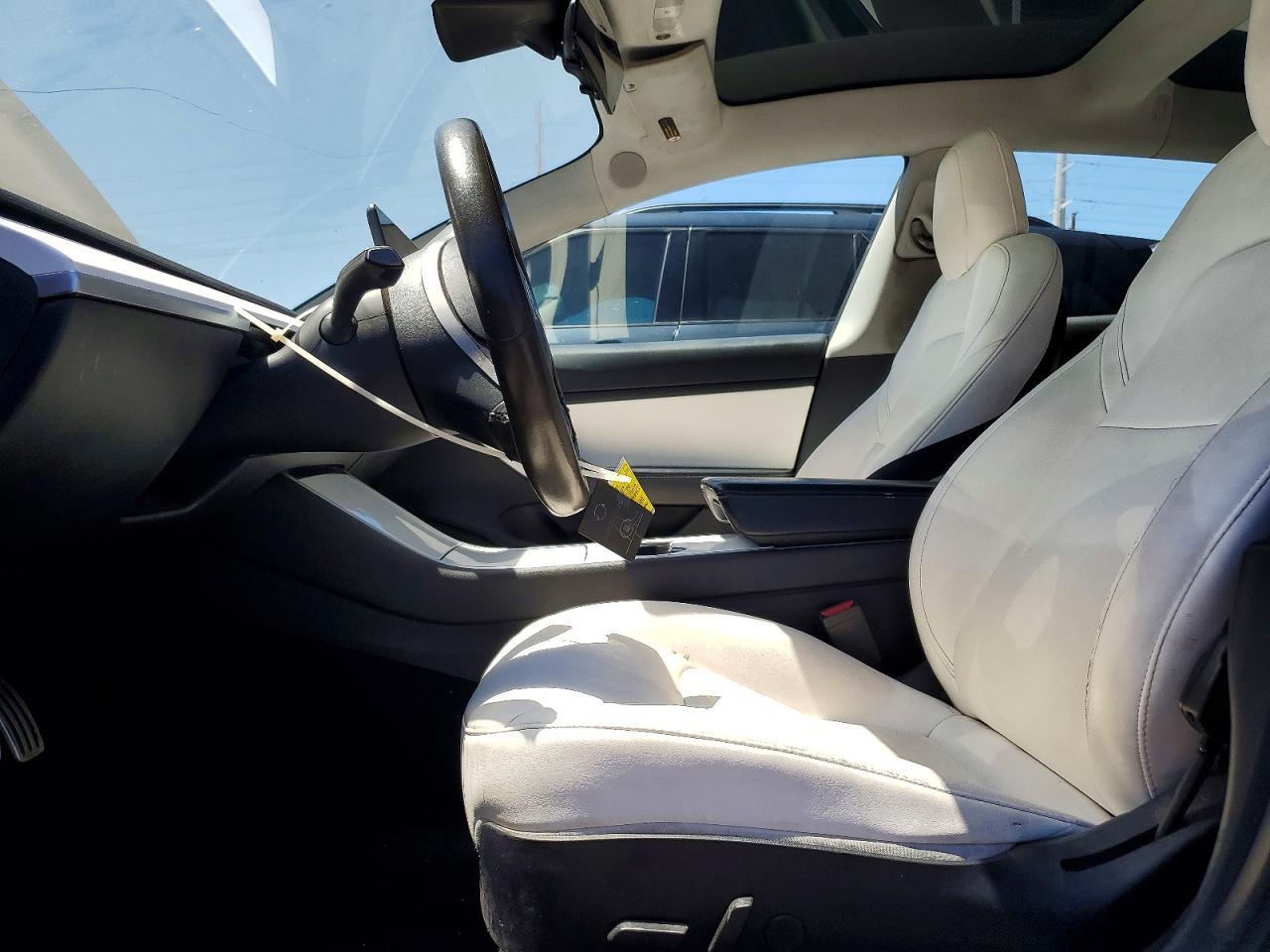 2020 Tesla Model 3 - zdjęcie 7