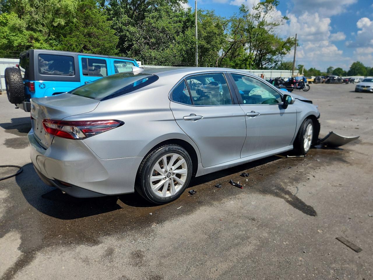 2022 Toyota Camry Le - zdjęcie 3