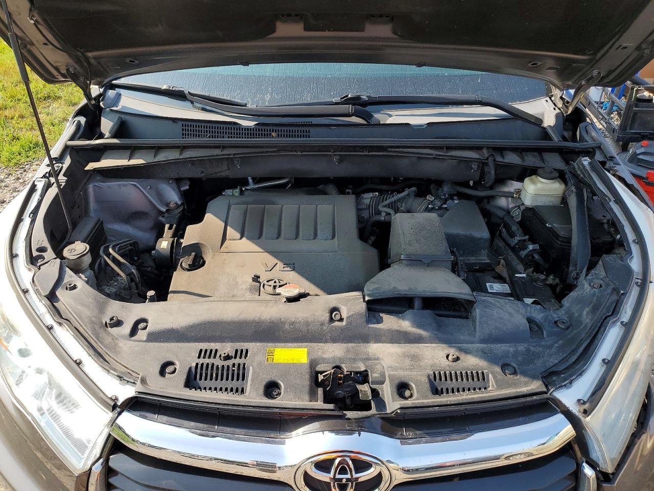 2016 Toyota Highlander Le Plus - zdjęcie 12