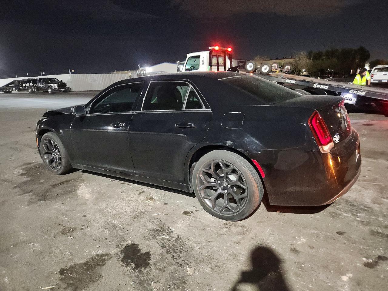 2020 Chrysler 300 Touring - zdjęcie 2