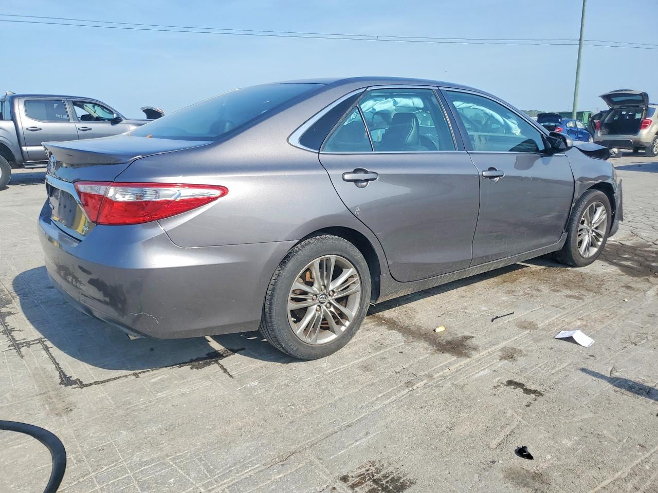 2017 Toyota Camry Se - zdjęcie 3