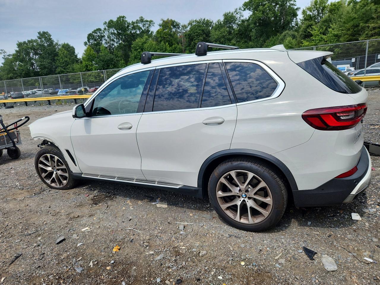 2021 BMW X5 xDrive40I - zdjęcie 2