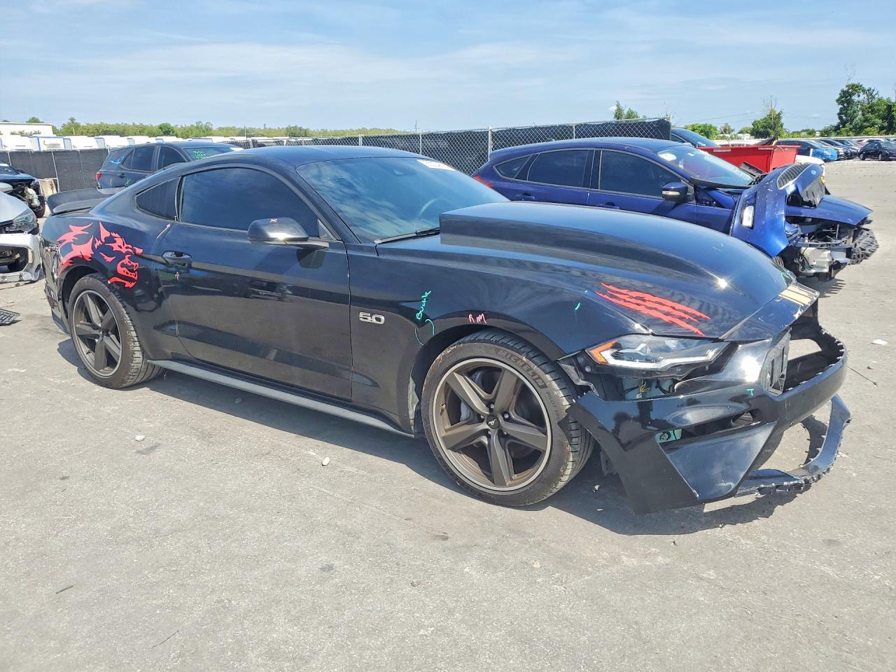 2021 Ford Mustang Gt - zdjęcie 4