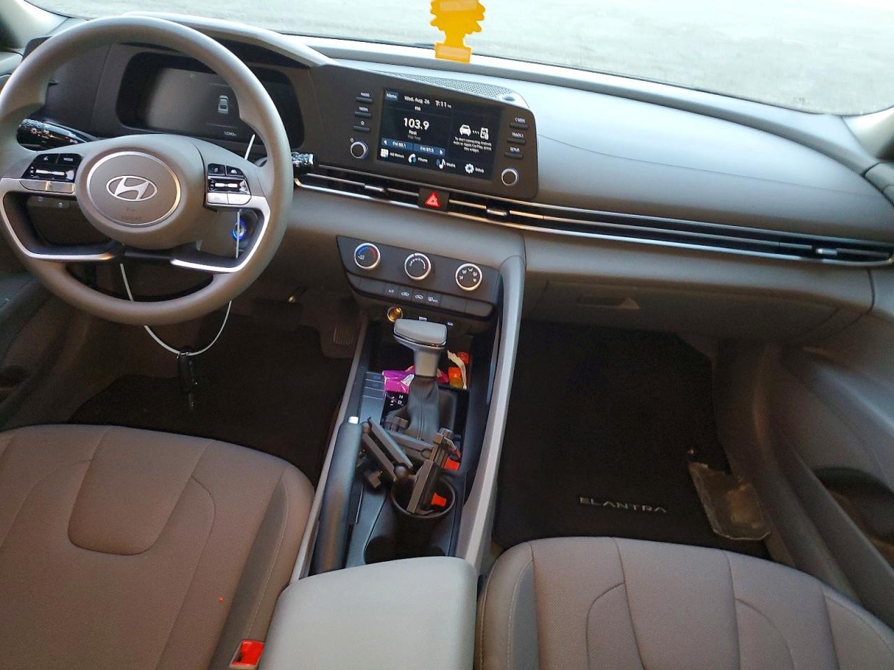 2026 Hyundai Elantra Se - zdjęcie 8