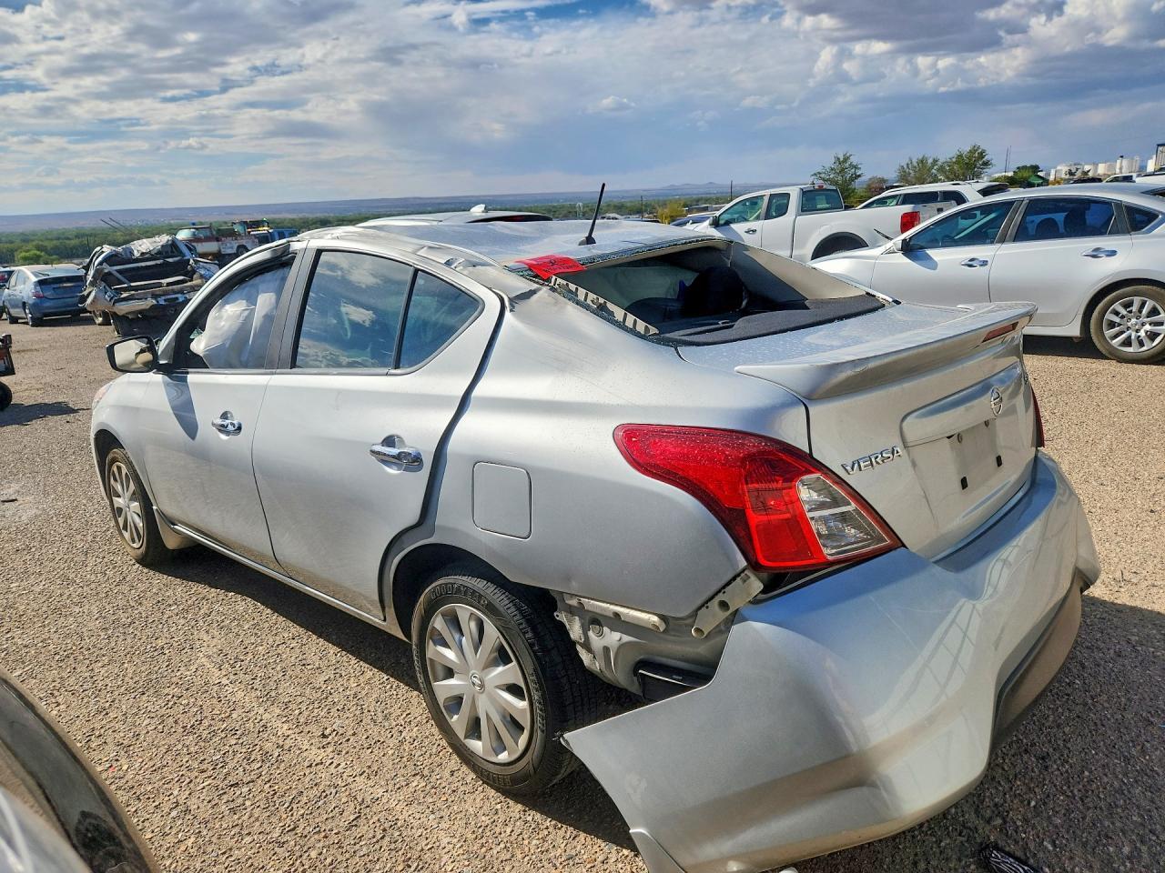 2018 Nissan Versa Sv - zdjęcie 2