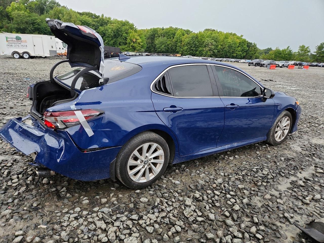 2024 Toyota Camry Le - zdjęcie 3