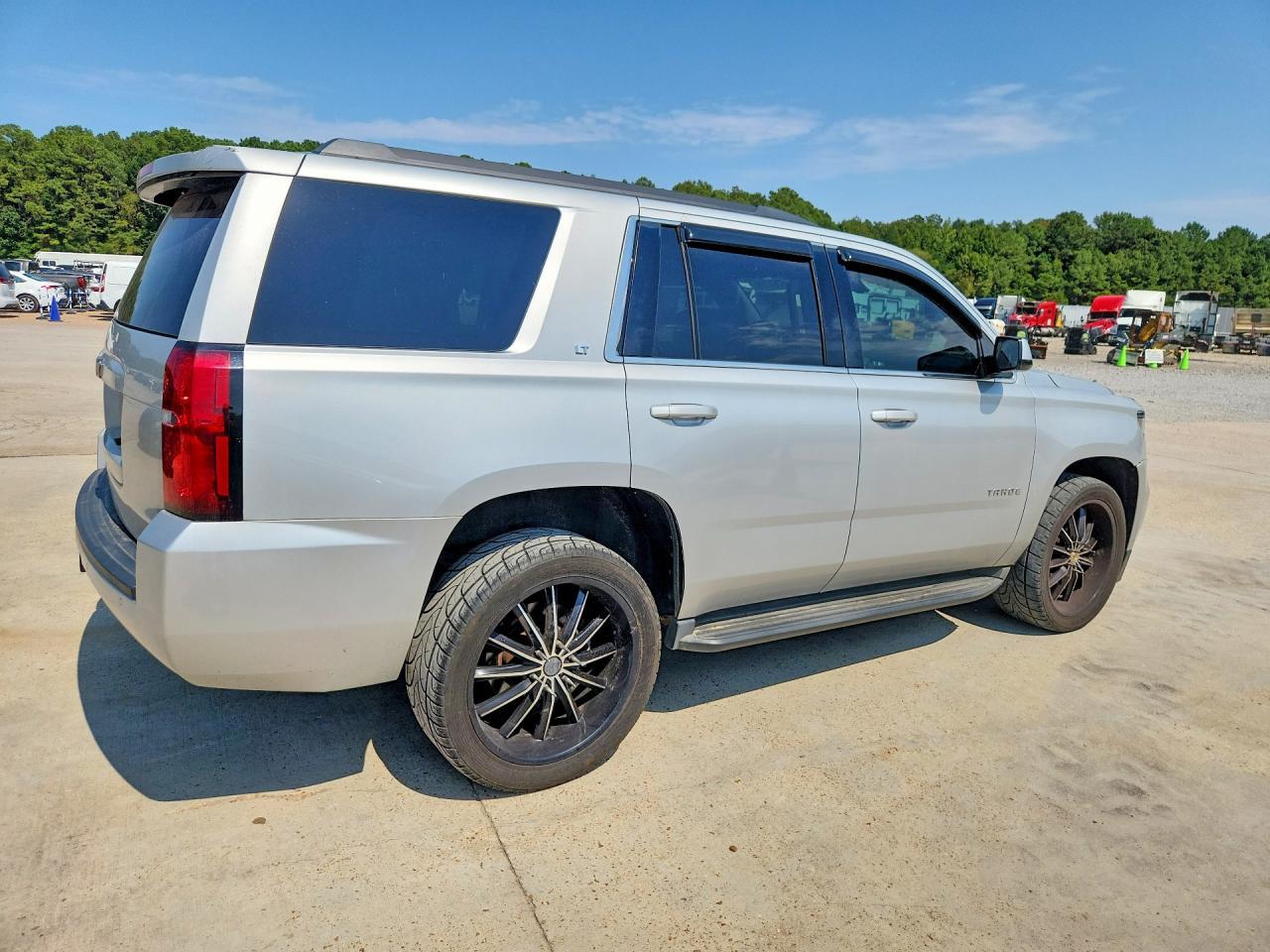 2016 Chevrolet Tahoe - zdjęcie 3