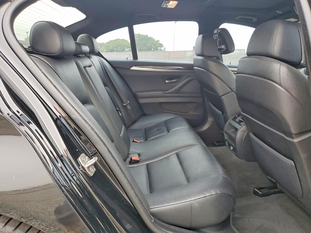 2019 BMW 5 Series 530I - zdjęcie 10