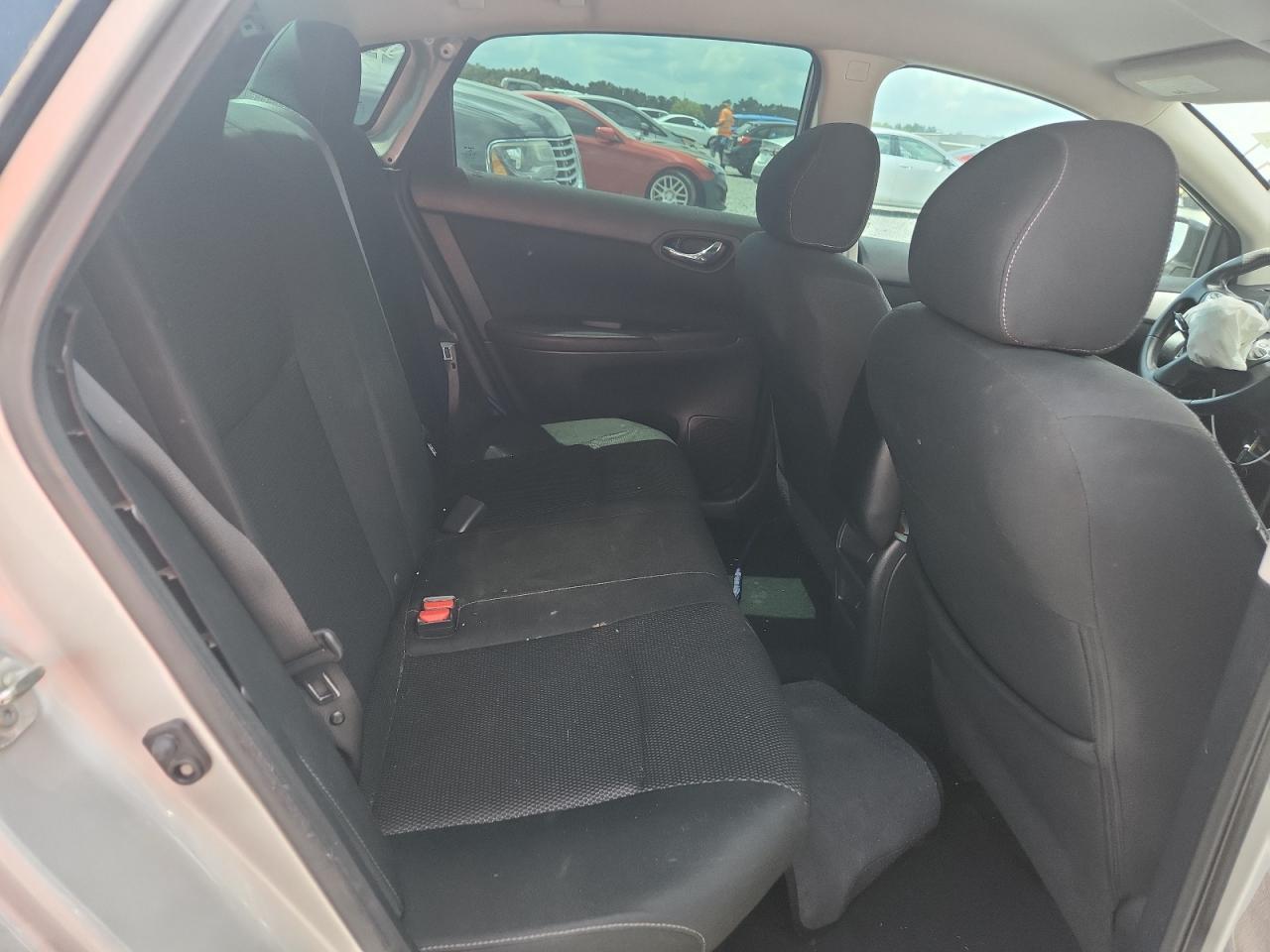 2019 Nissan Sentra S - zdjęcie 10