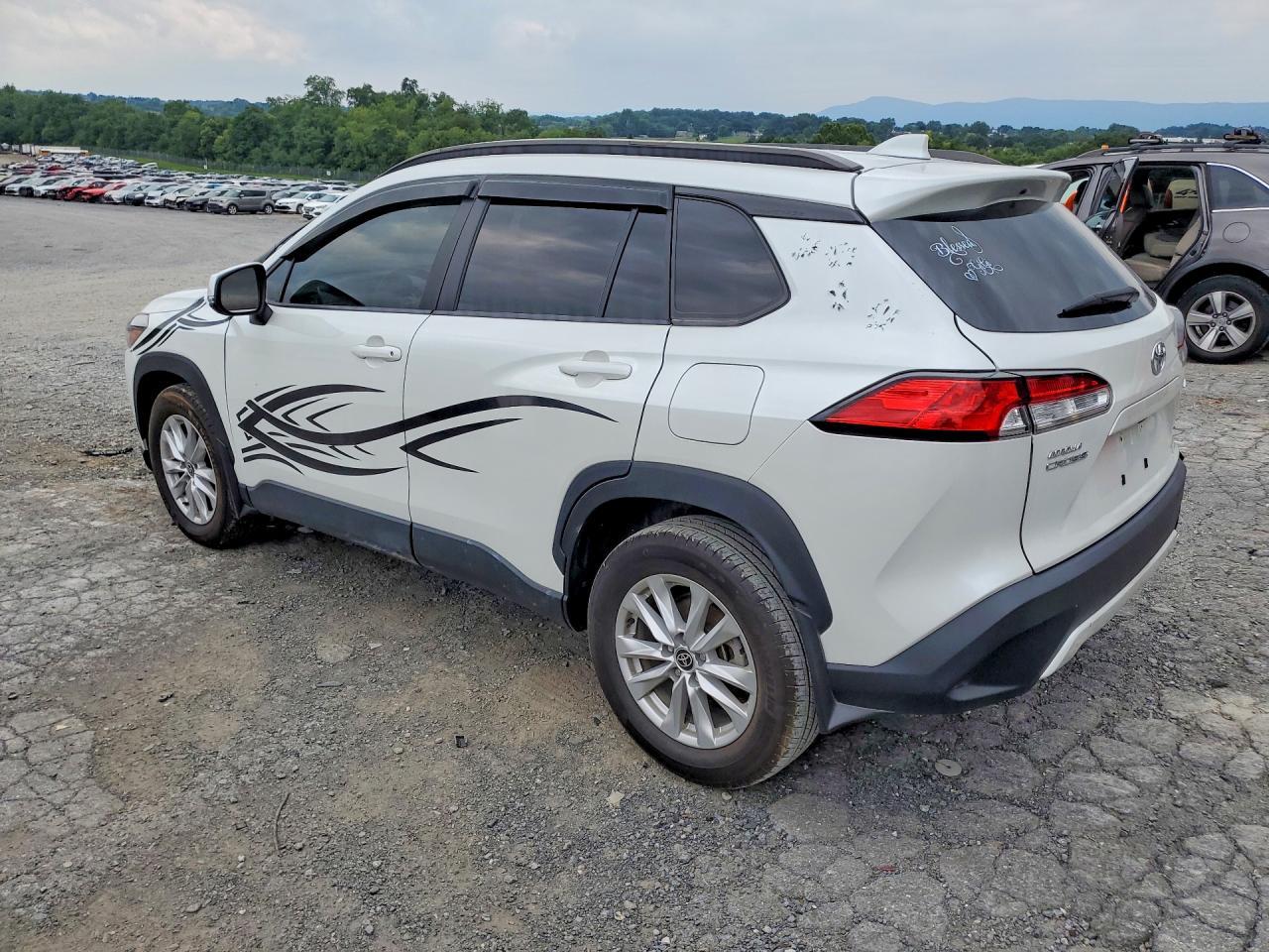 2024 Toyota Corolla Cross Le - zdjęcie 2