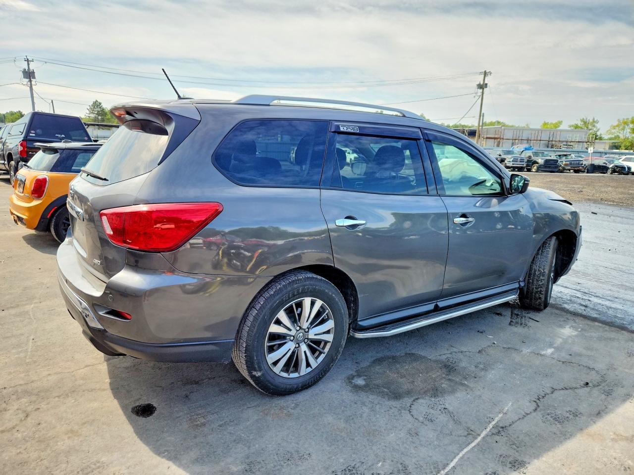 2018 Nissan Pathfinder Sv - zdjęcie 3