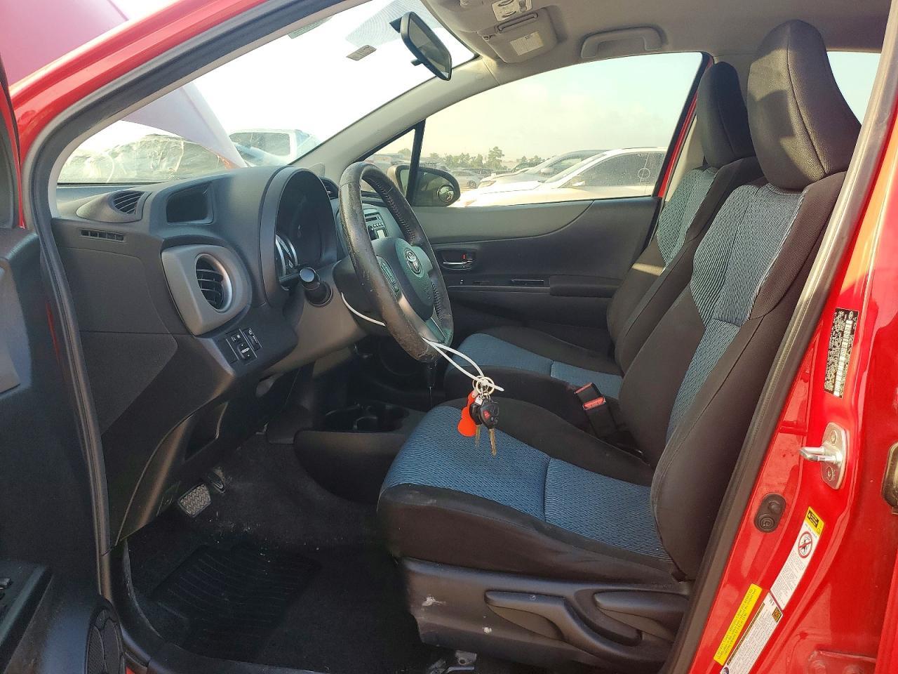 2013 Toyota Yaris 5-Door Se - zdjęcie 7