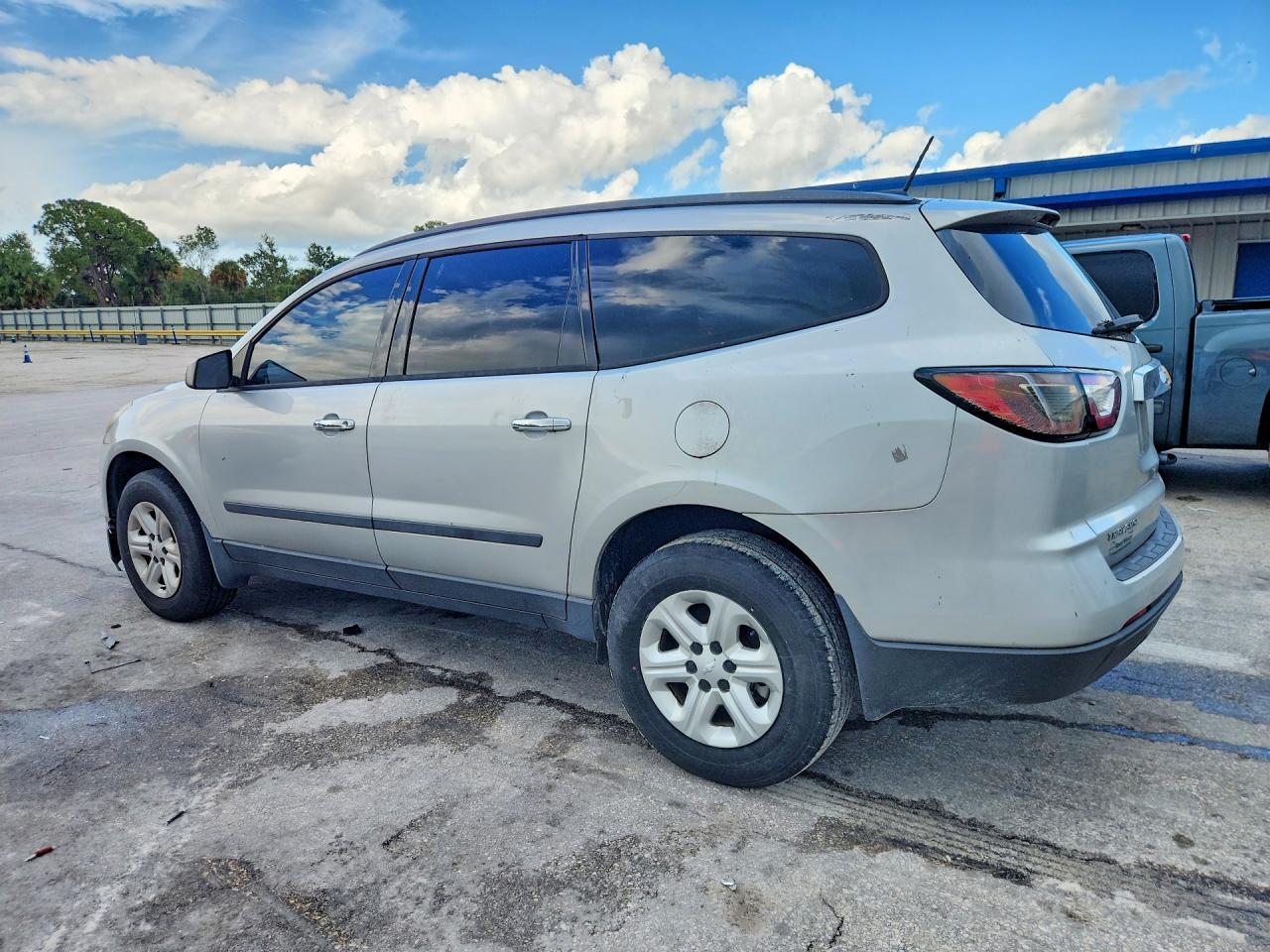 2017 Chevrolet Traverse Ls - zdjęcie 2