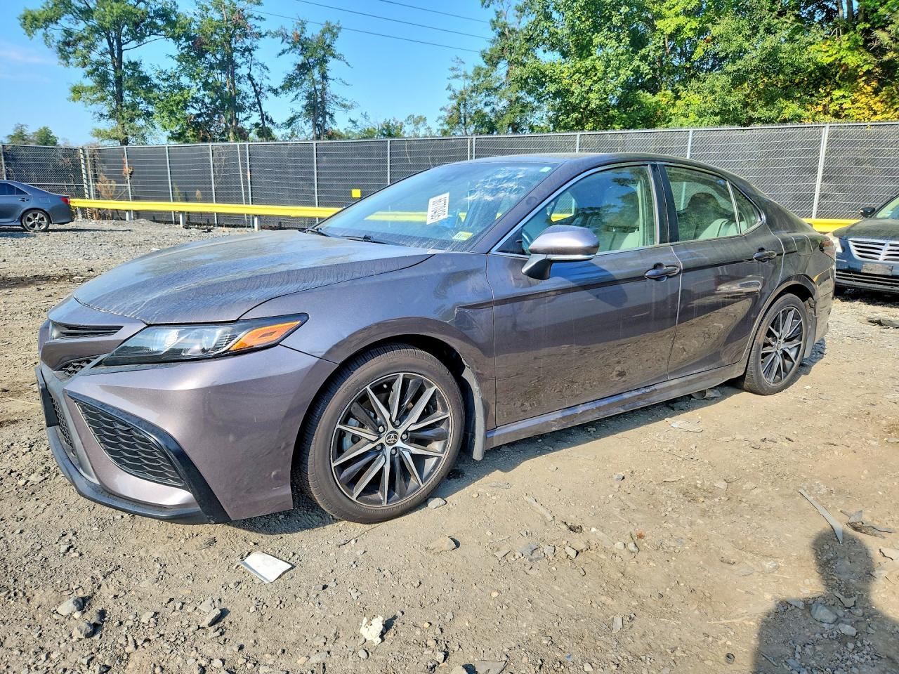 2022 Toyota Camry Hybrid Se - zdjęcie główne
