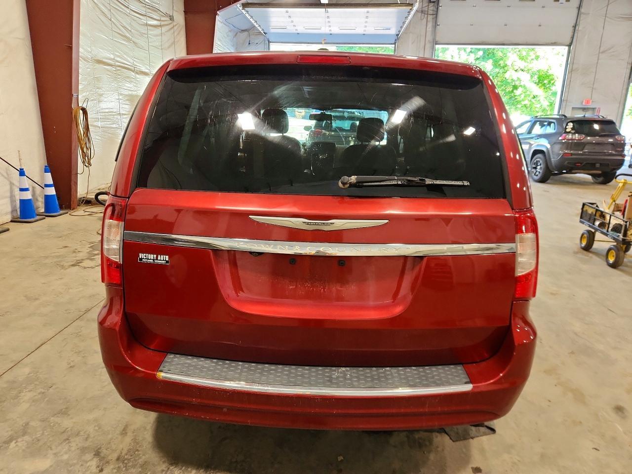 2015 Chrysler Town & Country Touring - zdjęcie 6