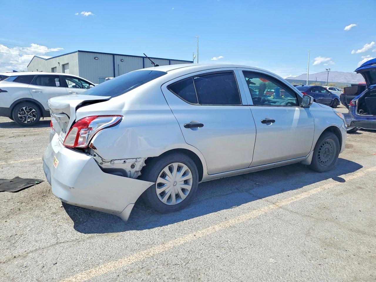 2017 Nissan Versa 1.6 S - zdjęcie 3