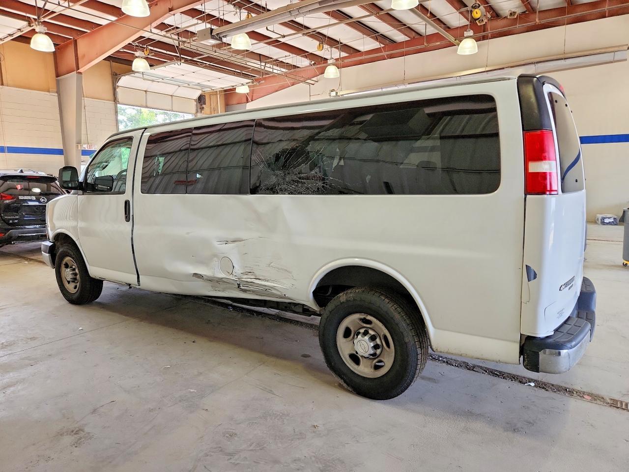 2016 Chevrolet Express G3500 Ls - zdjęcie 2
