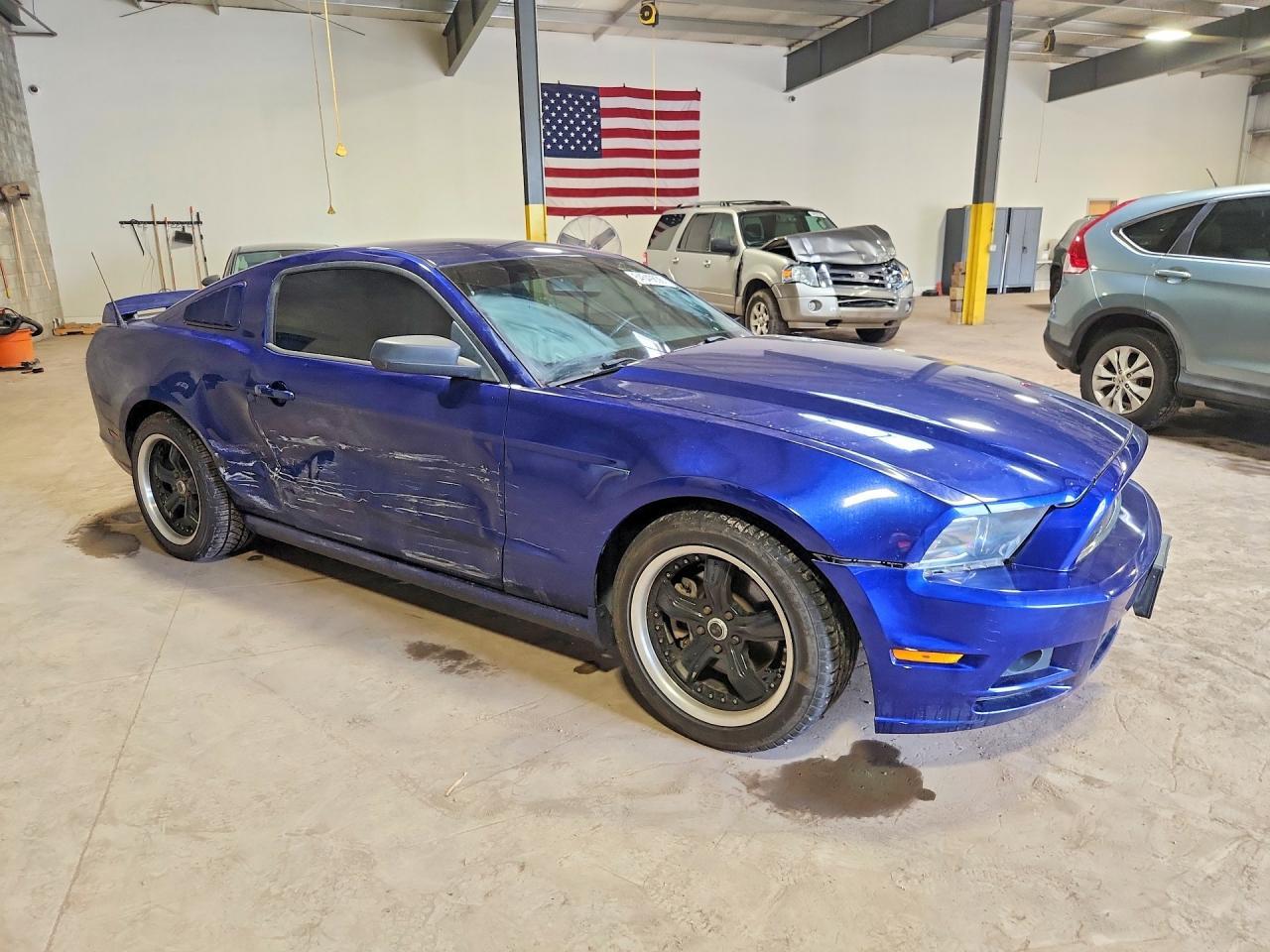 Ford Mustang Coupe - zdjęcie 4