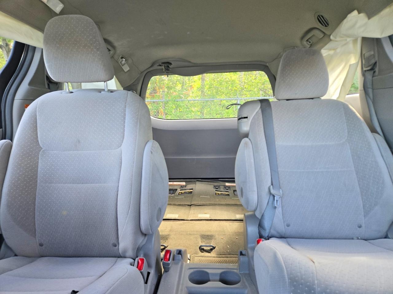 2015 Toyota Sienna Le - zdjęcie 10
