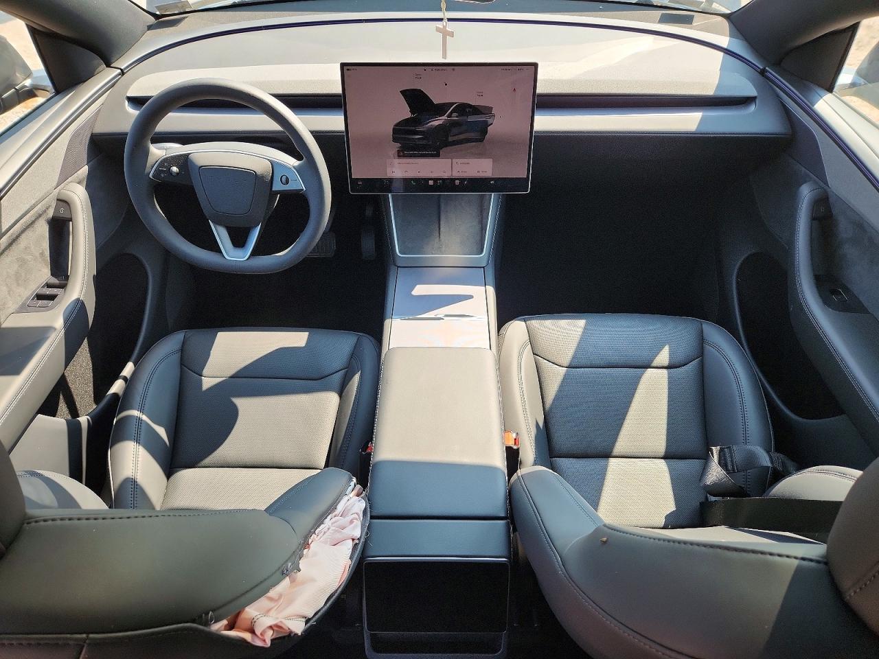 2026 Tesla Model Y - zdjęcie 8