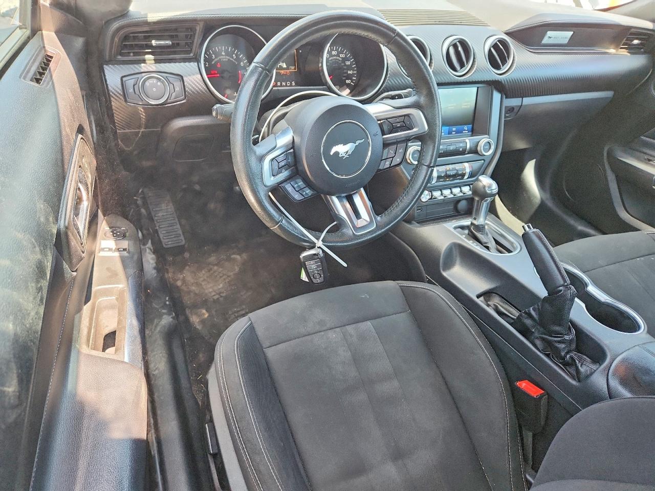 2021 Ford Mustang - zdjęcie 8