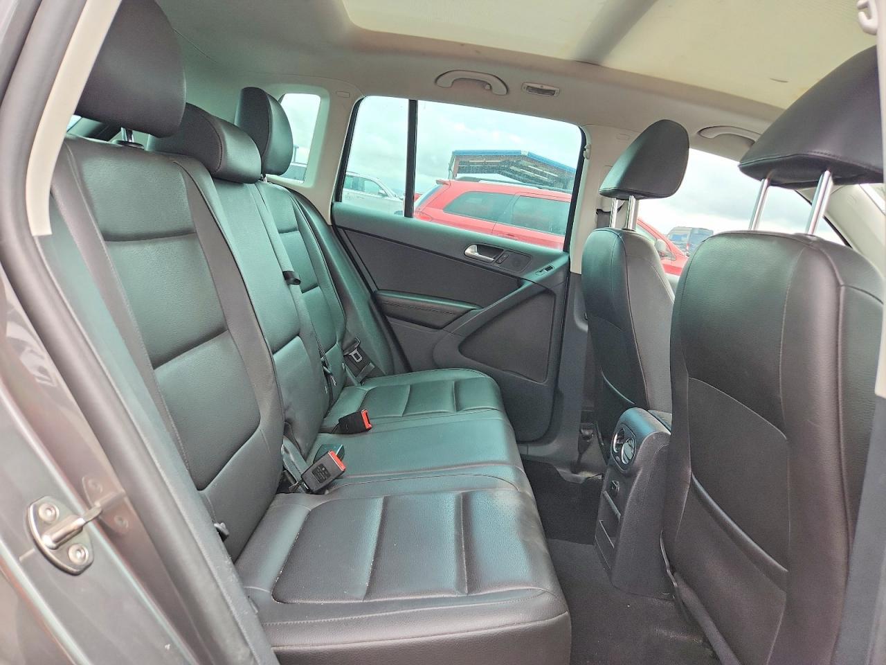 2013 Volkswagen Tiguan S - zdjęcie 10