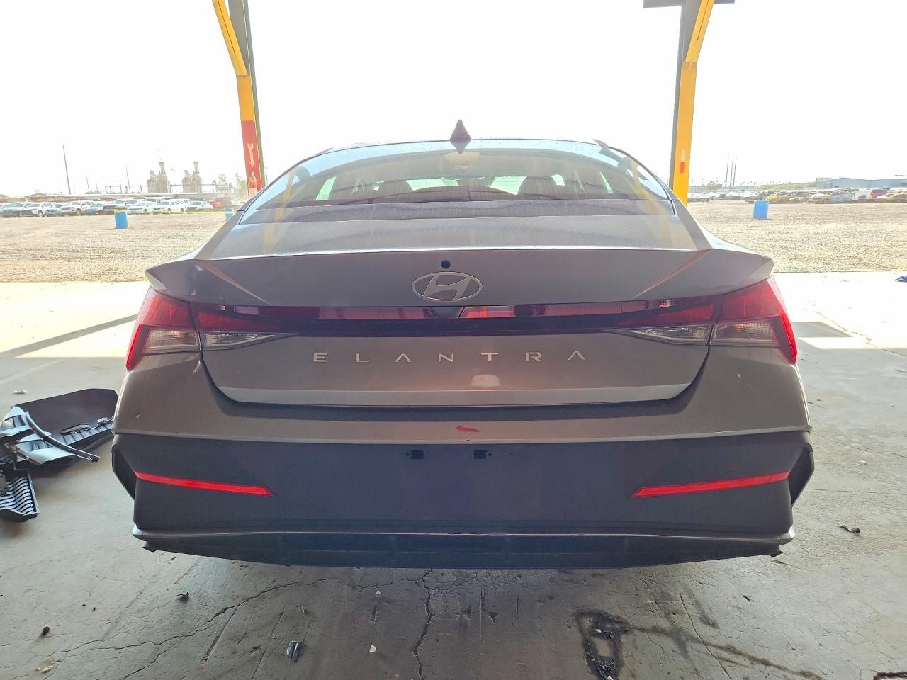 2025 Hyundai Elantra Se - zdjęcie 6
