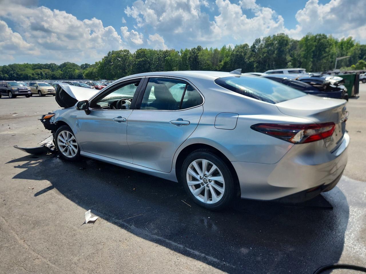 2022 Toyota Camry Le - zdjęcie 2