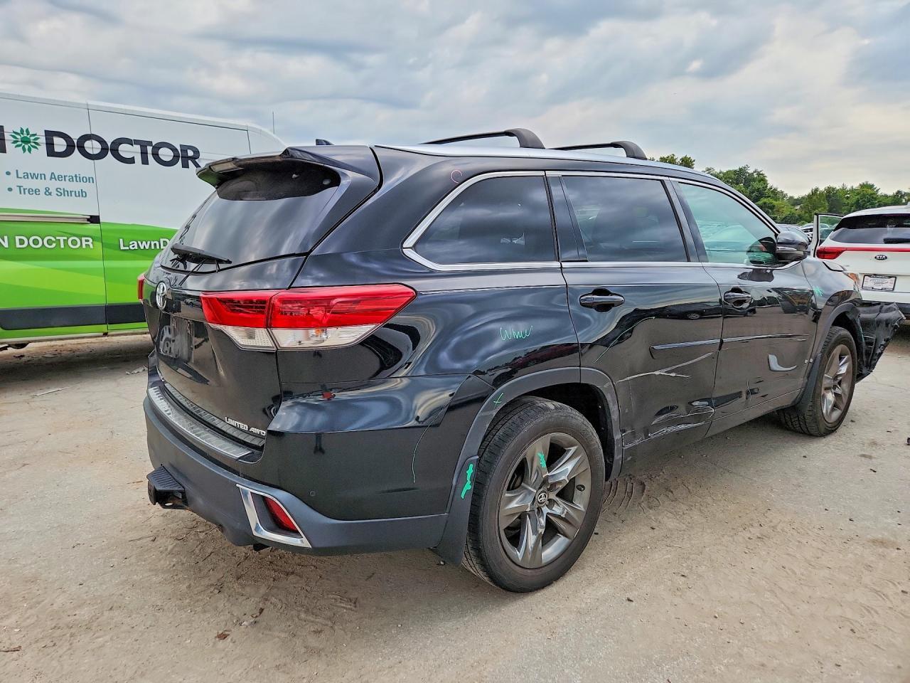 2017 Toyota Highlander Limited Platinum - zdjęcie 3