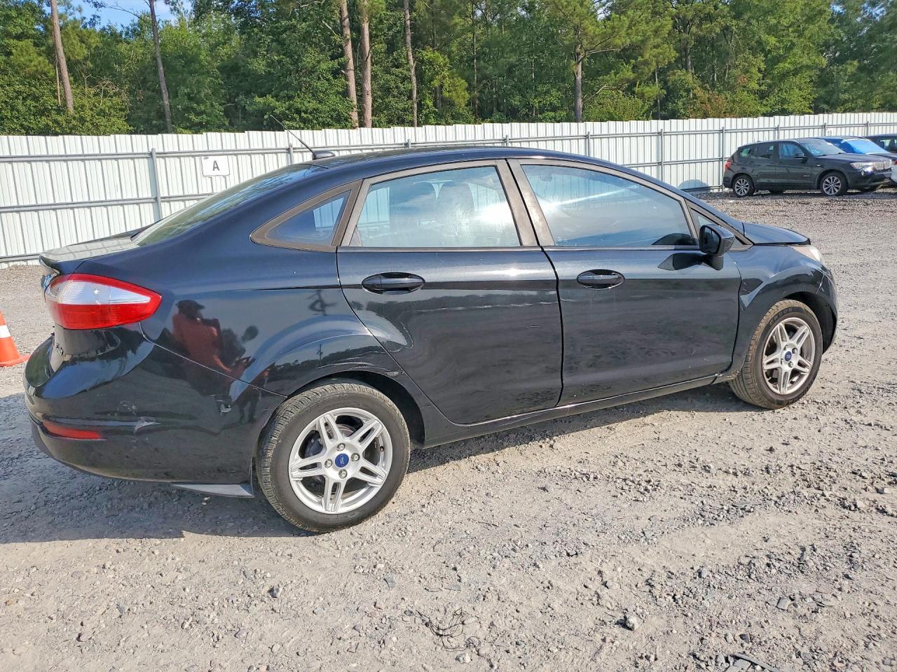 2018 Ford Fiesta Se - zdjęcie 3
