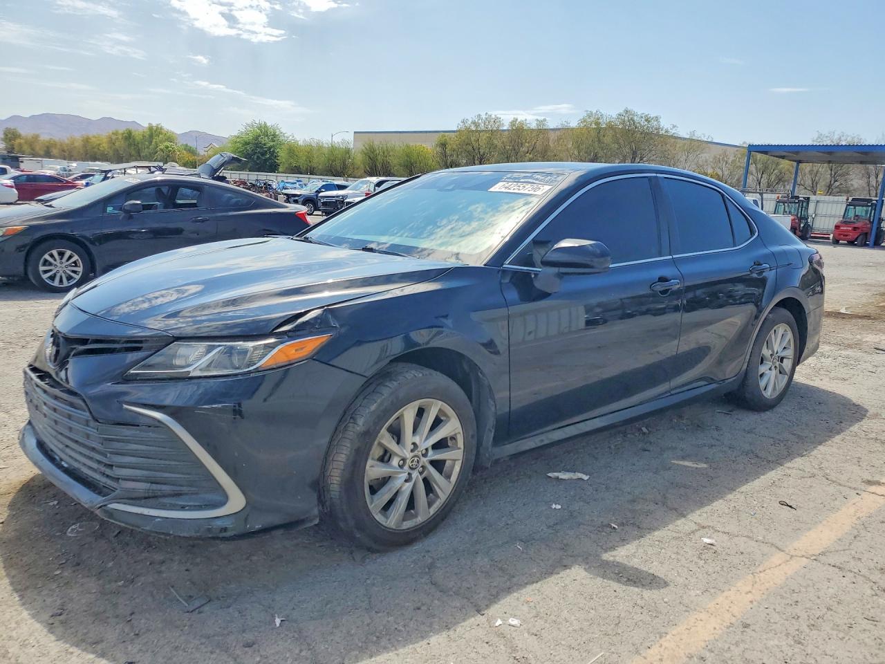 2023 Toyota Camry Le - zdjęcie główne