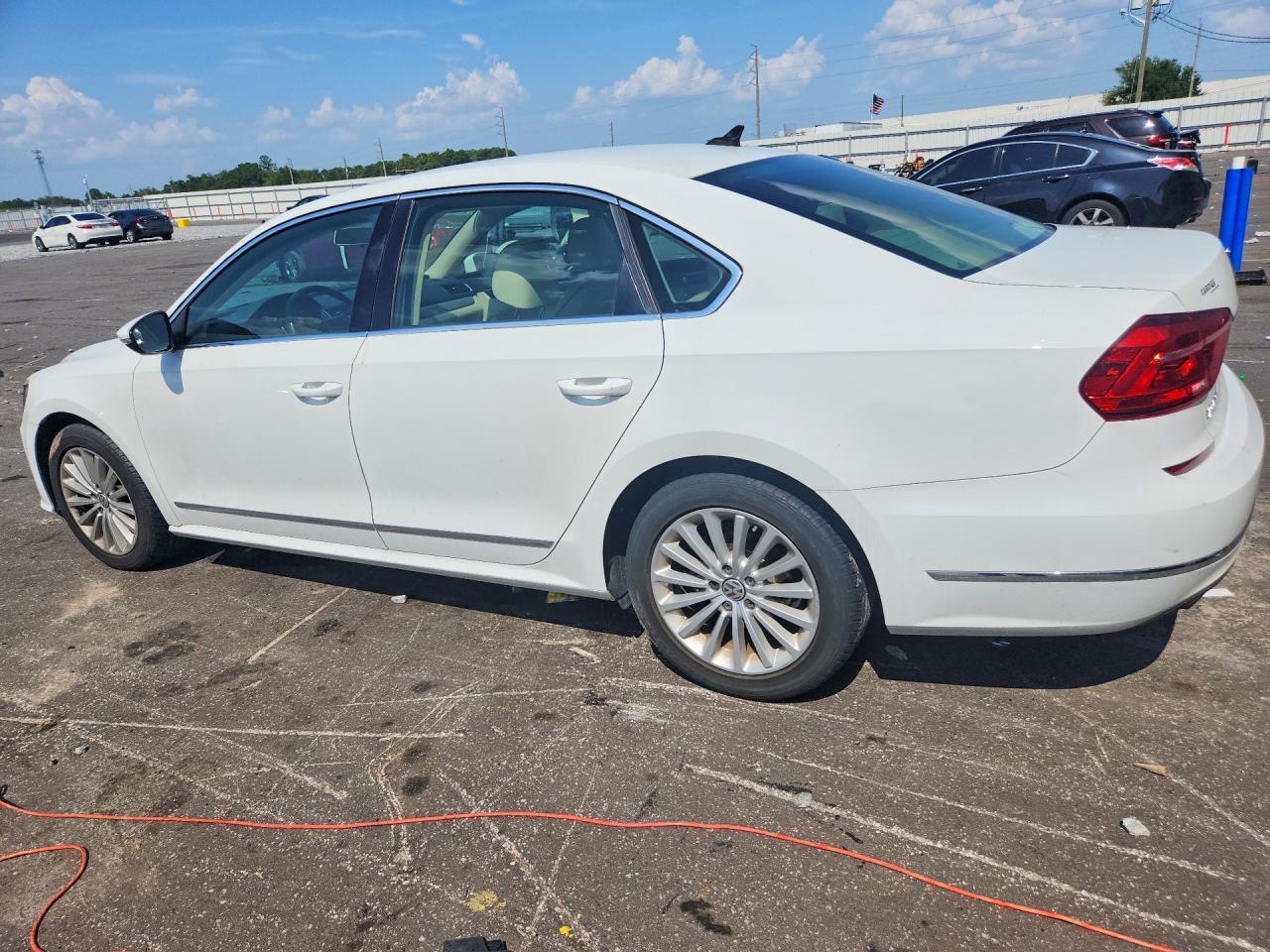 2016 Volkswagen Passat - zdjęcie 2