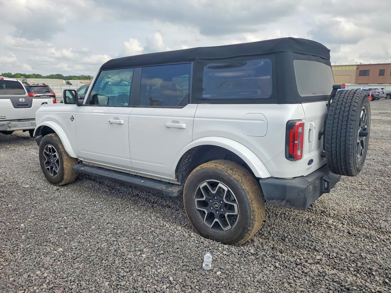 2024 Ford Bronco Outer Banks - zdjęcie 2