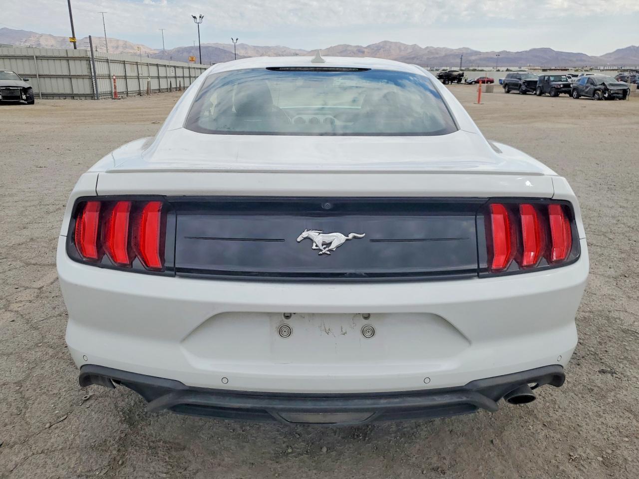 2023 Ford Mustang - zdjęcie 6