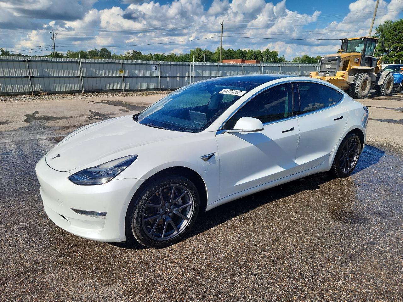 2019 Tesla Model 3 - zdjęcie główne