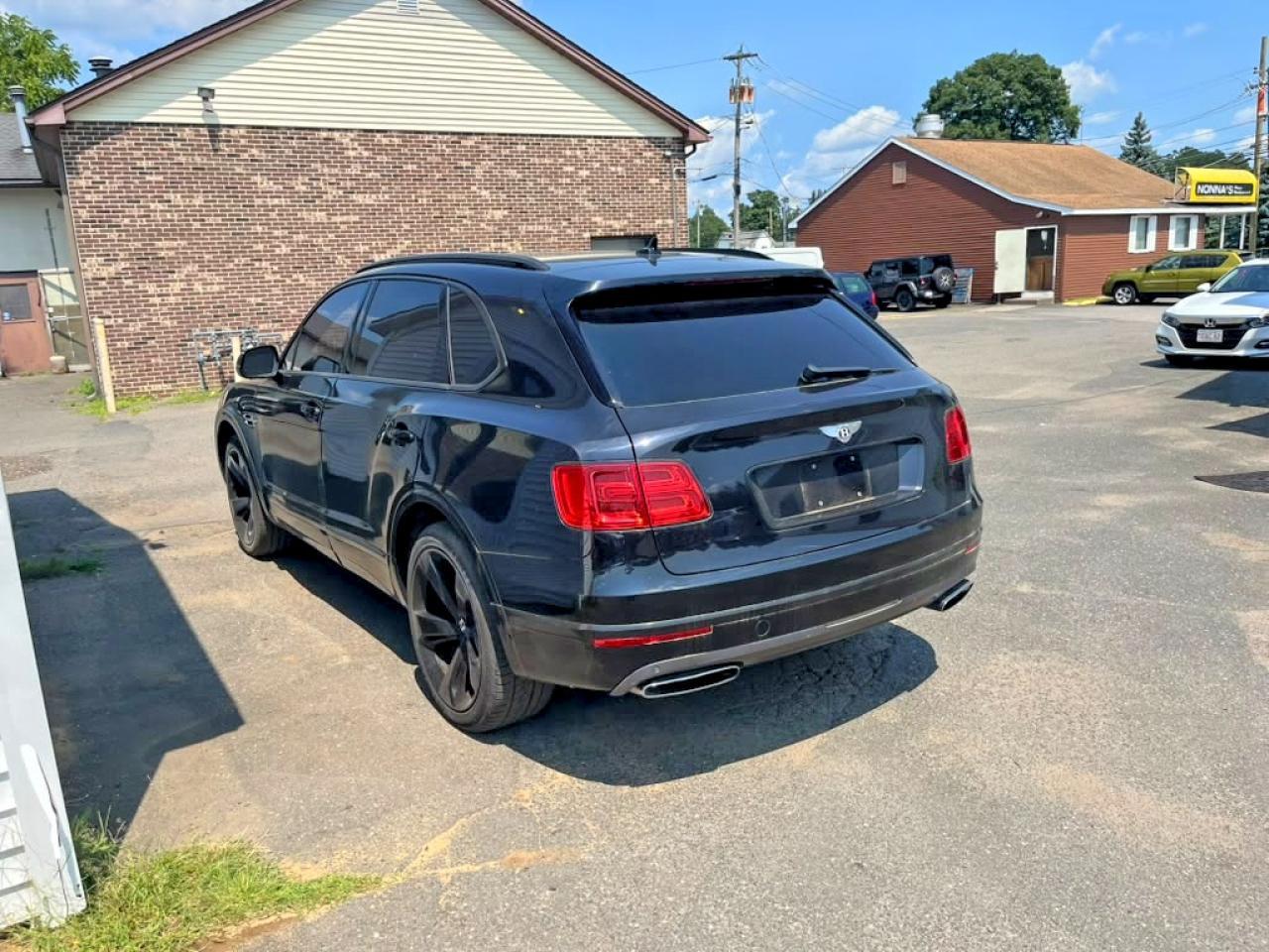 2017 Bentley Bentayga - zdjęcie 2
