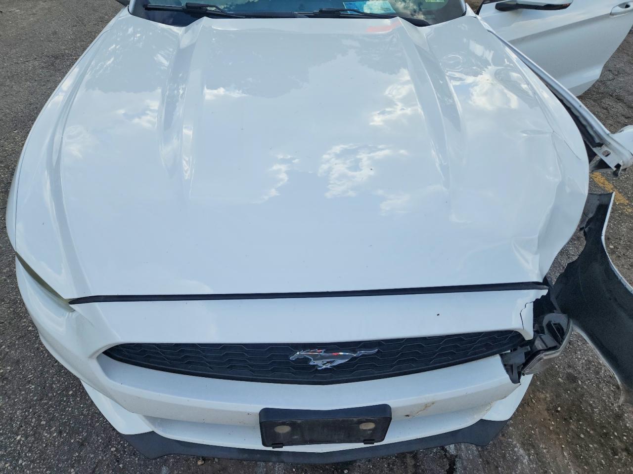 2015 Ford Mustang - zdjęcie 11