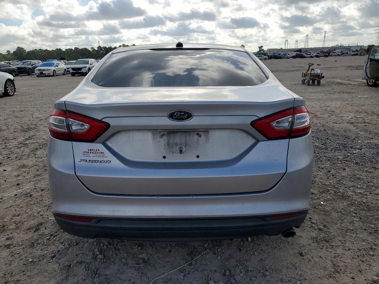 2013 Ford Fusion S - zdjęcie 6