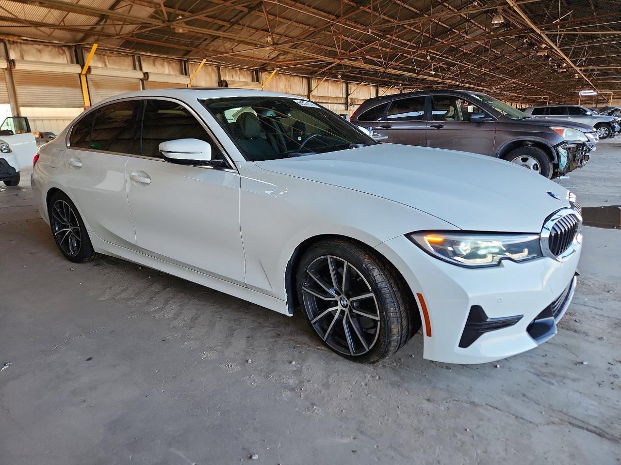 2021 BMW 330I - zdjęcie 4