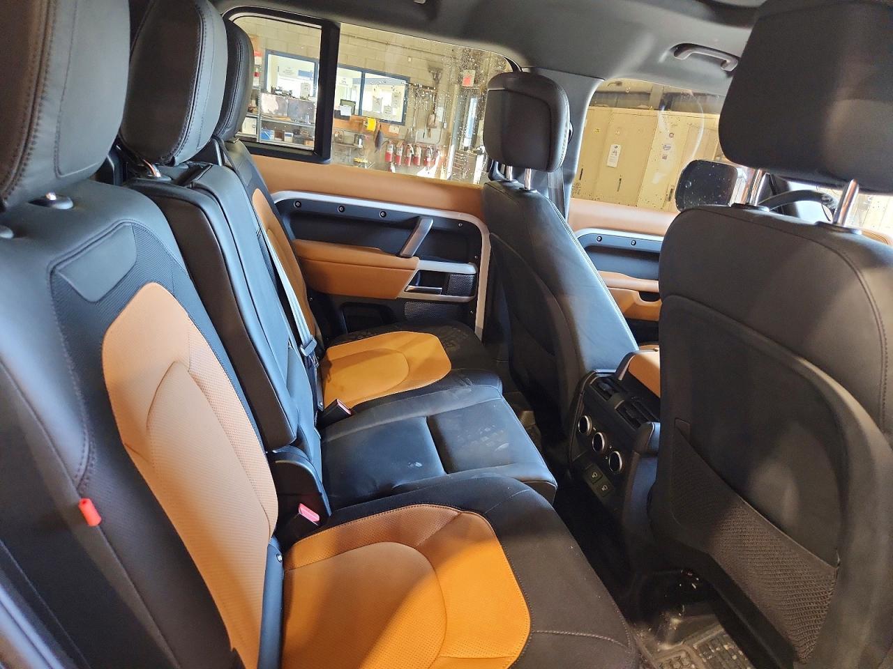 2024 Land Rover Defender 110 X-Dynamic Se - zdjęcie 11