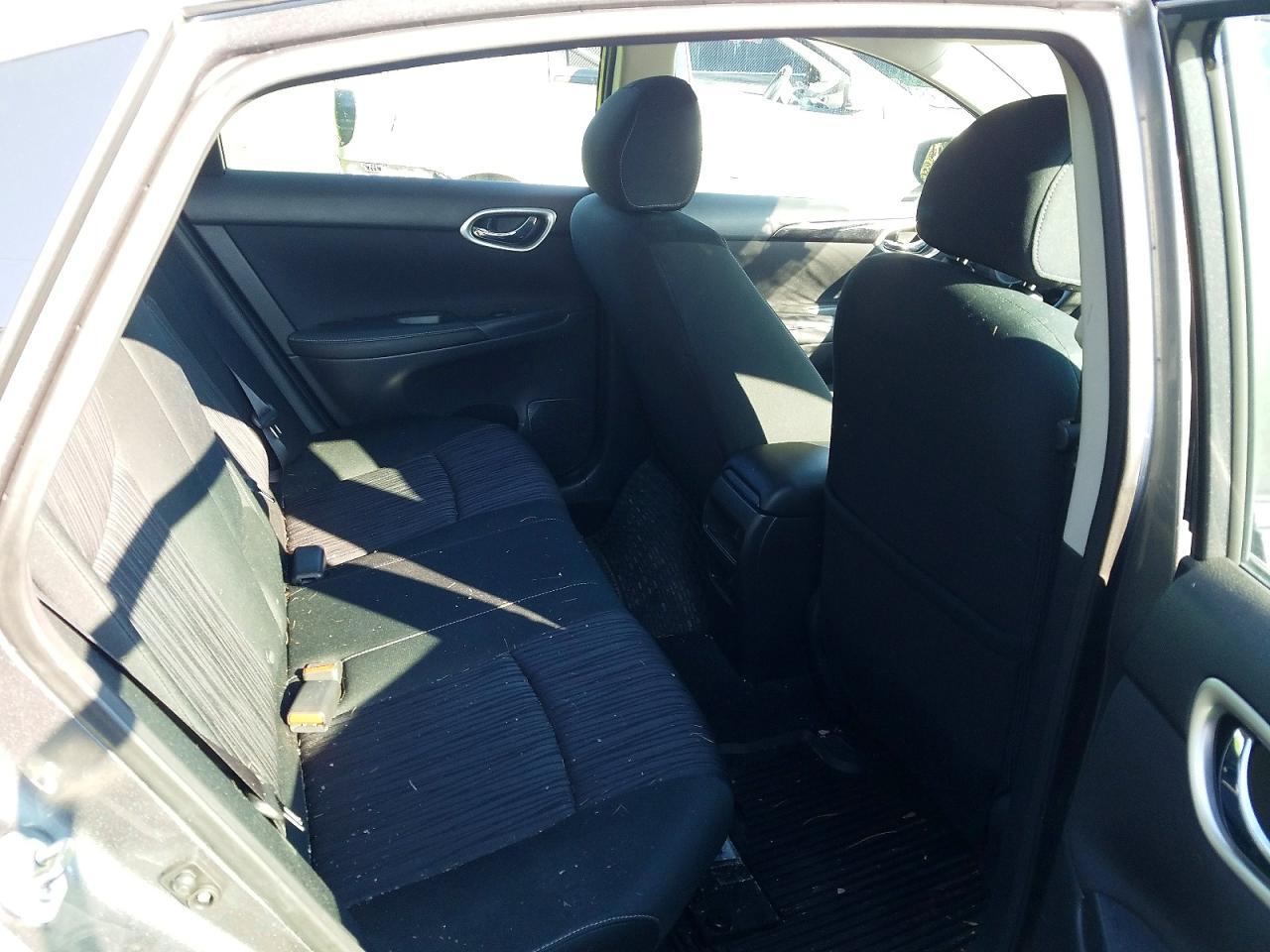 2019 Nissan Sentra S - zdjęcie 10
