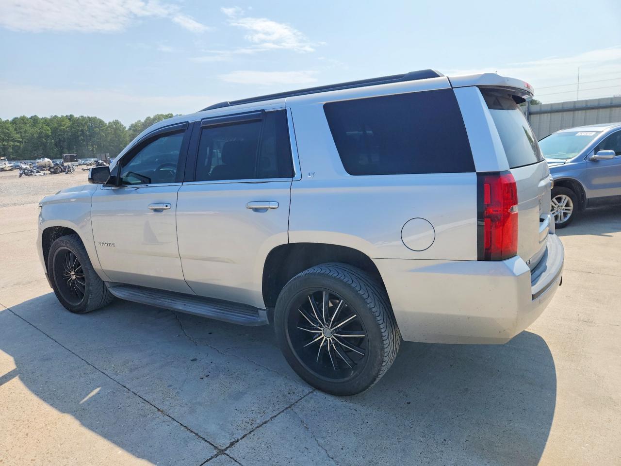 2016 Chevrolet Tahoe - zdjęcie 2
